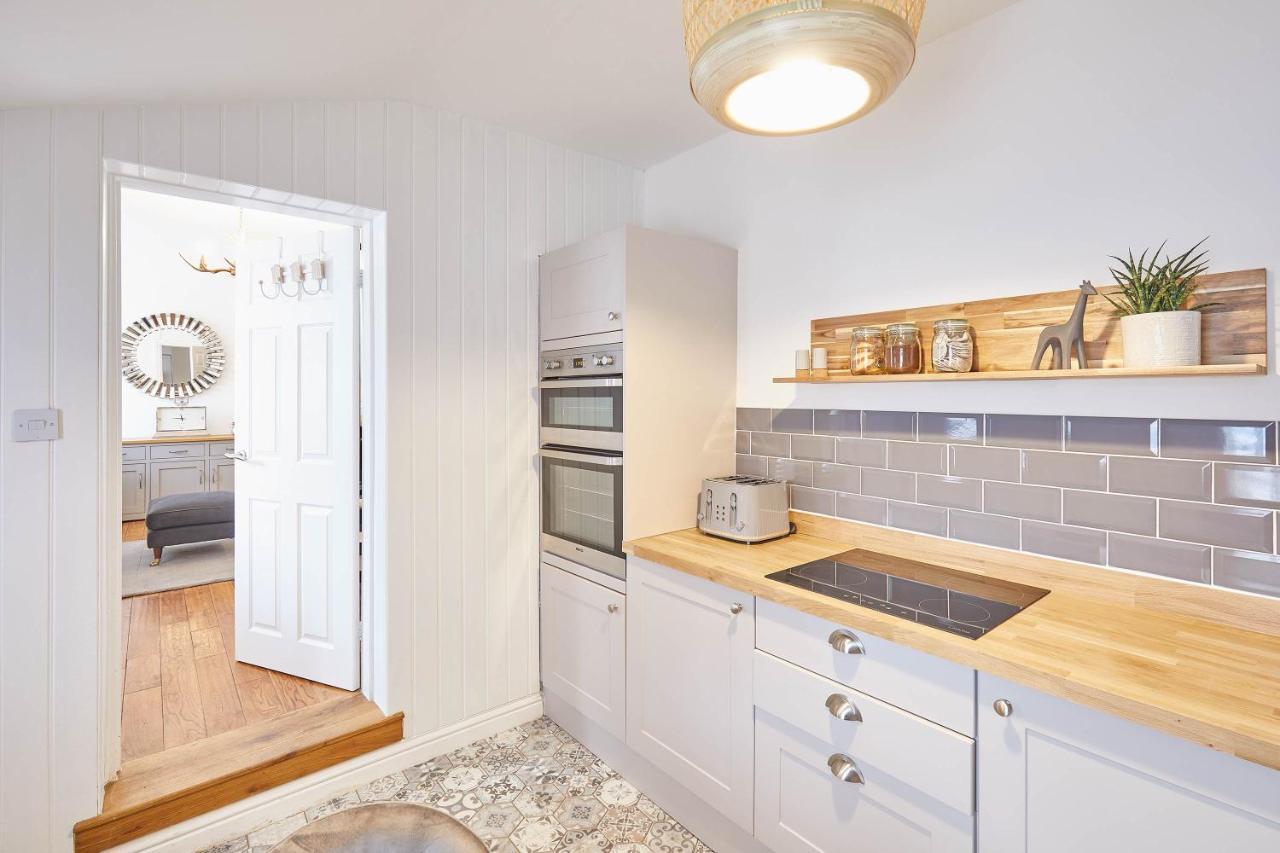 Host & Stay - Den At Westcliff Уитби Екстериор снимка