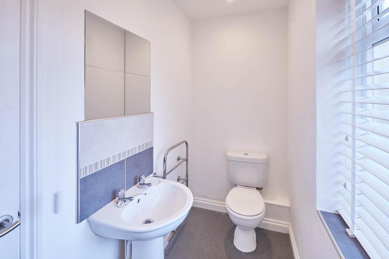 Host & Stay - Den At Westcliff Уитби Екстериор снимка